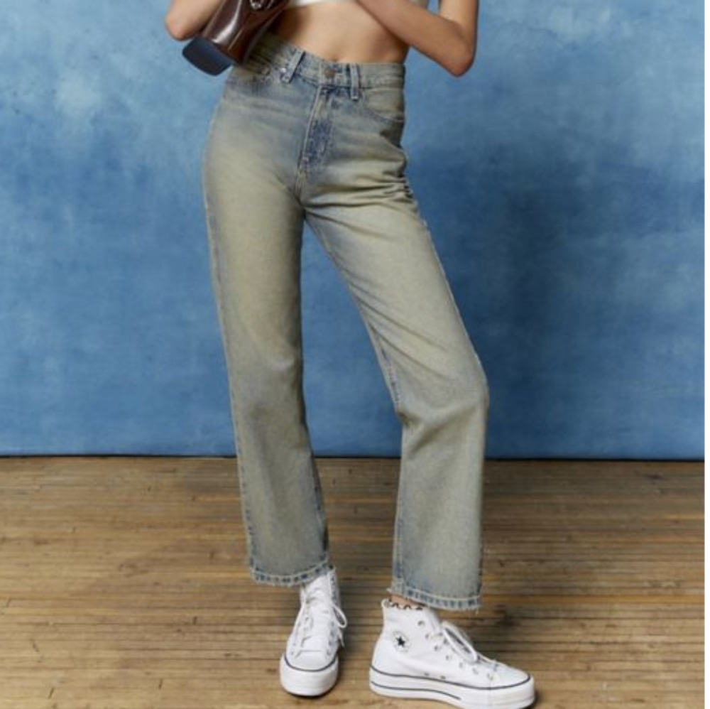 BDG LIGHT VINTAGE HIGH WAISTED JEANS